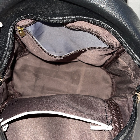 cute mini backpack! great for short trips - Picture 4 of 5